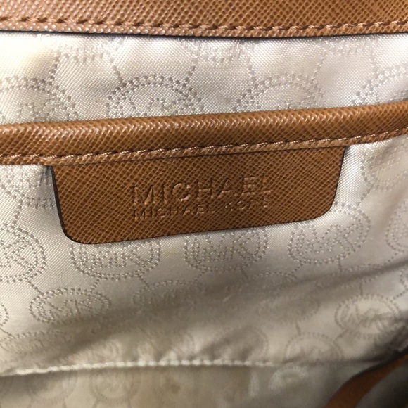 MICHAEL KORS brown saffiano leather large jet set travel tote. - Picture 11 of 15